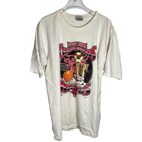 Vintage CHICAGO BULLS 1998 NBA CHAMPIONS TSHIRT Magic Johnson T Men Large L READ - Picture 1 of 8